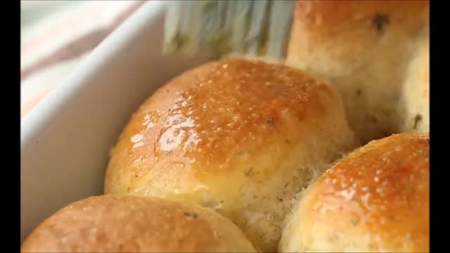 Garlic Dinner Rolls