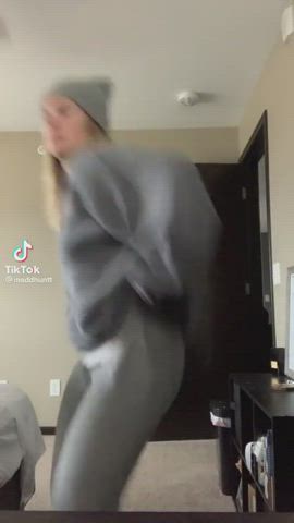 blonde tiktok twerking clip