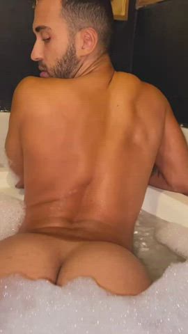 Playing with my ass in the bubble bath 🔥