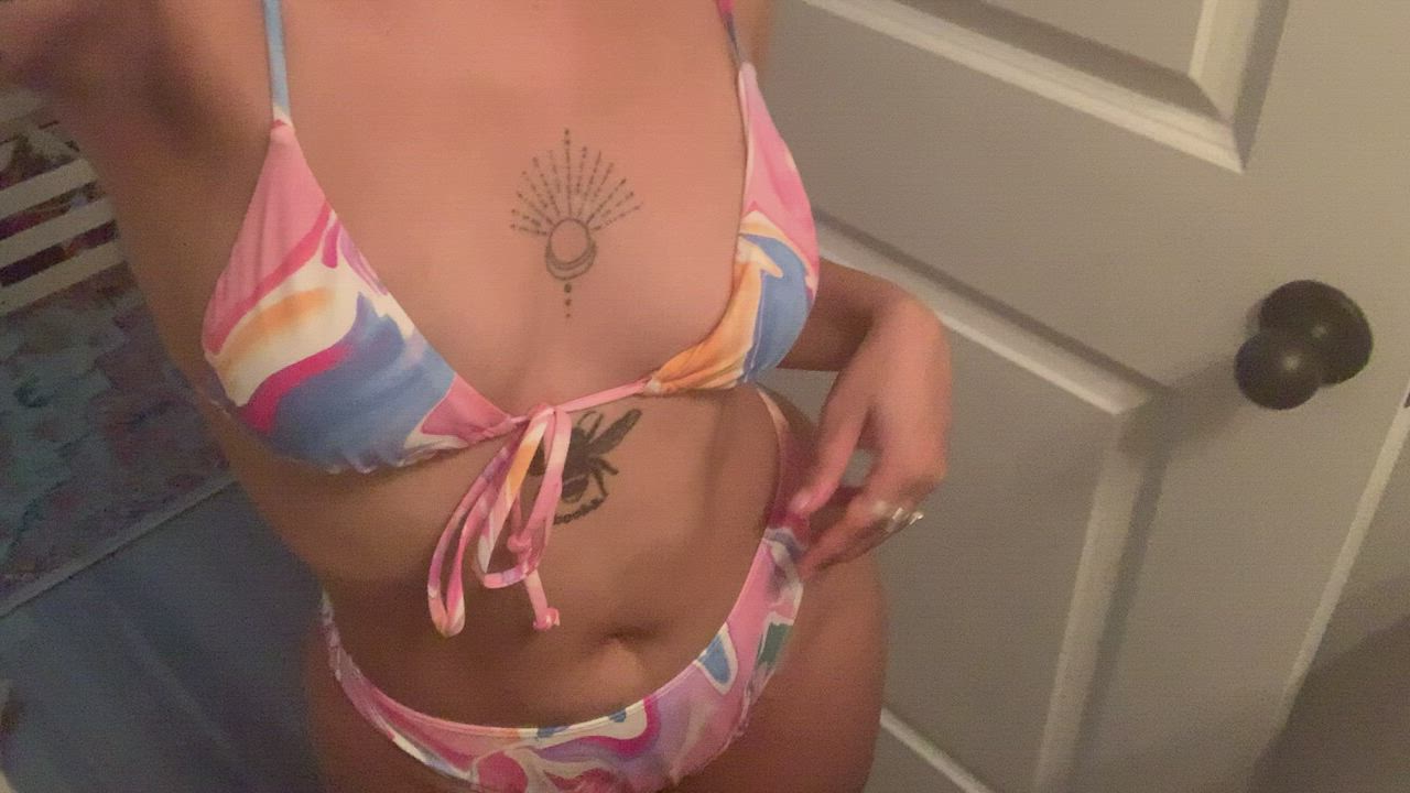 small boobs and tan lines ✨