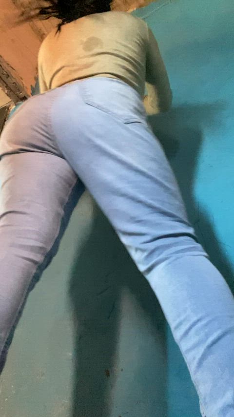 It's a little hard to twerk in jeans. what score do you give me? Oc