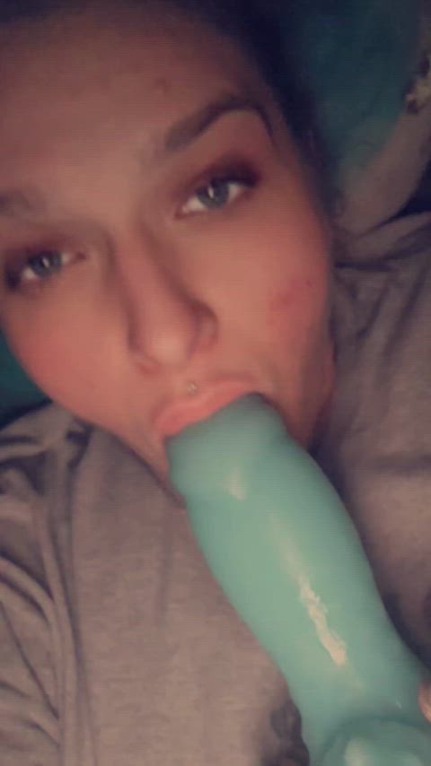amateur dildo licking clip