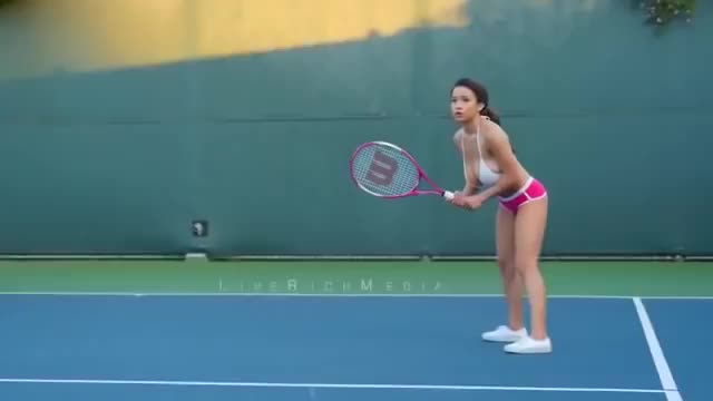 Elizabeth Anne Holland playing tenis