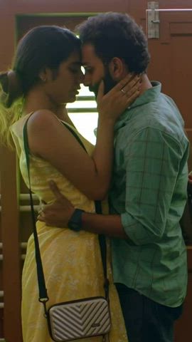 actress bollywood celebrity desi french kissing hindi indian kiss kissing clip