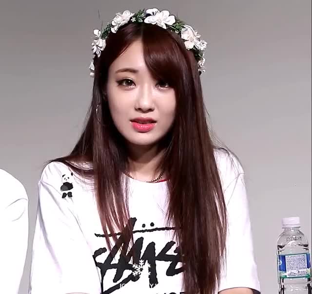 Kyungri point n pout 60fps