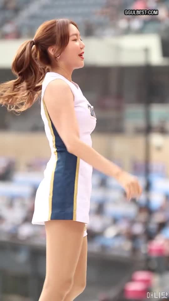 Cheerleader Lee Joo Hee Thigh Choke