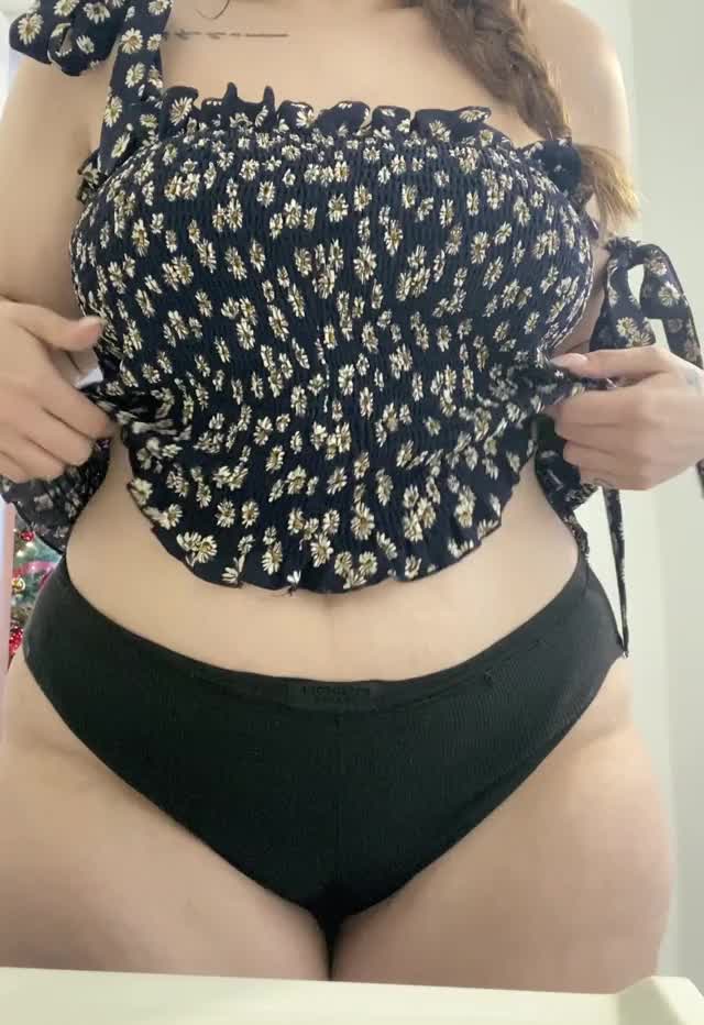 A thick girl titty drop to start your day ?