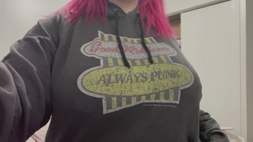 Fuck me while I’m wearing just my old band hoodie 😘