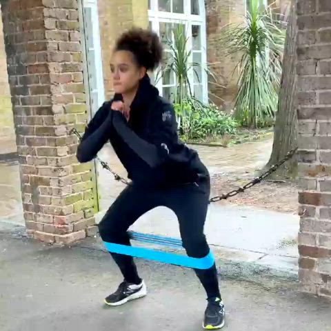 celebrity nathalie emmanuel squat watch-it-for-the-plot women-of-color clip