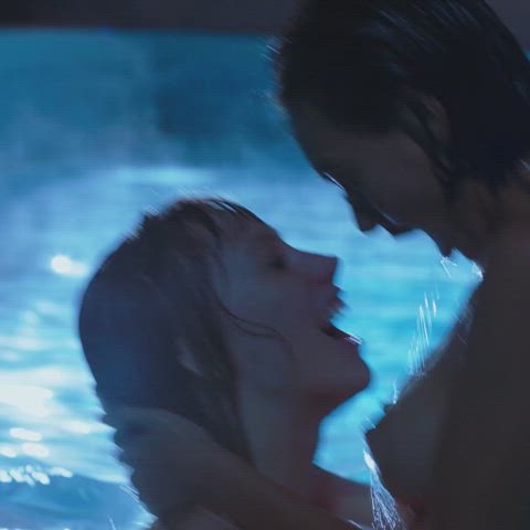 Ivy Wolfe Making out in Swimming Pool