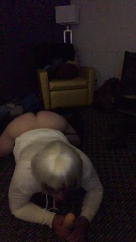 New England snowbunny practicing arching back/twerking in hotel room before daddy