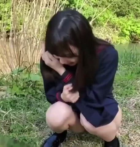 japanese pissing schoolgirl shaved pussy clip