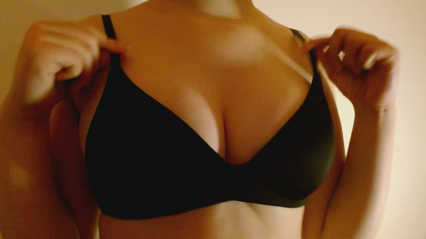 Amateur Bouncing Tits Bra Homemade Teen clip