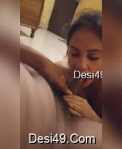 EXTREMELY HORNY BHABHI GIVING BLOWJOB TO HER DEVAR [LINK IN COMMENT] ??