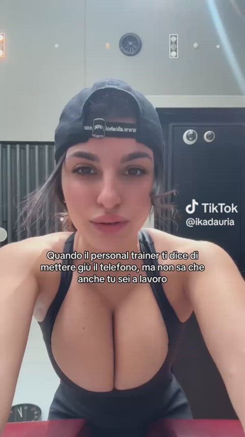 big tits cleavage gym italian tank top tiktok tits workout just-boobs clip