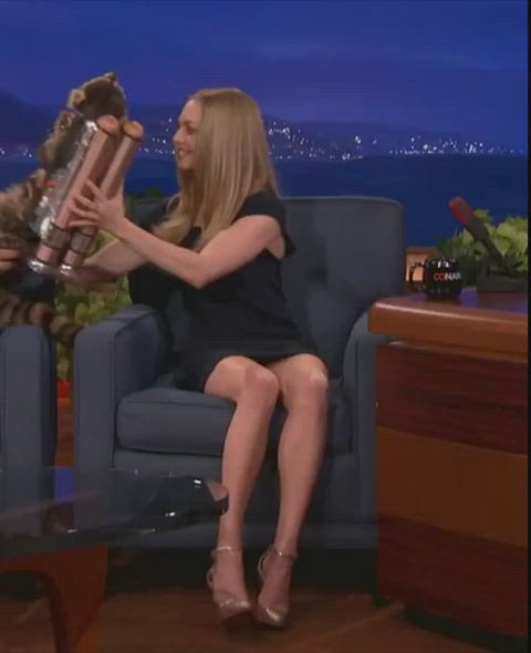 amanda seyfried celebrity legs clip