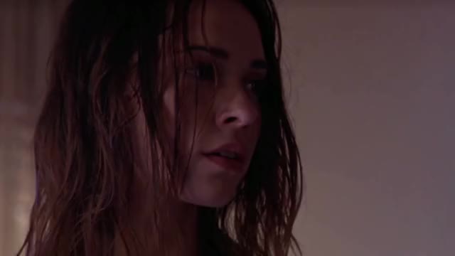Jennifer Love Hewitt - mini-loop 2 (full screen) of tanning scene, I Still Know What