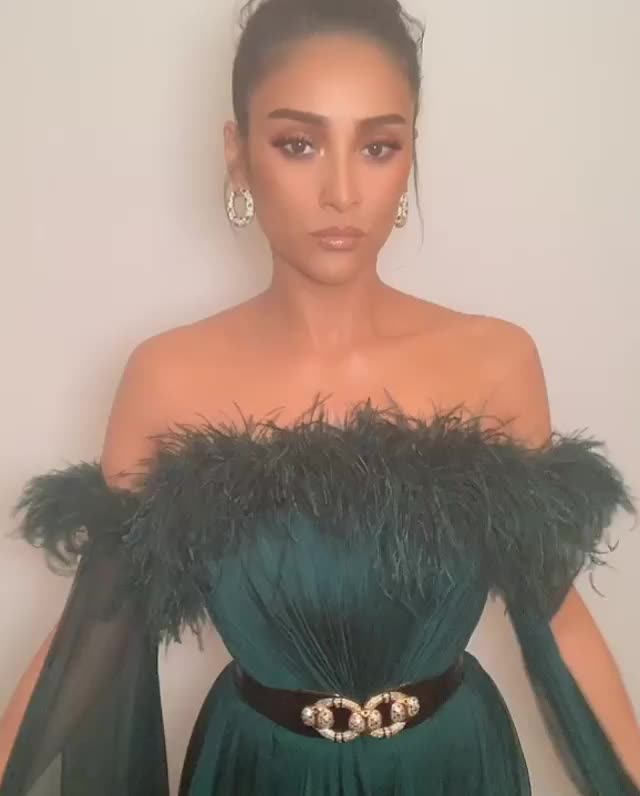 Shay Mitchell clip