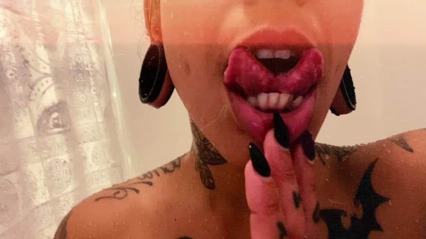 babe latina lips long tongue milf onlyfans thick tongue fetish clip