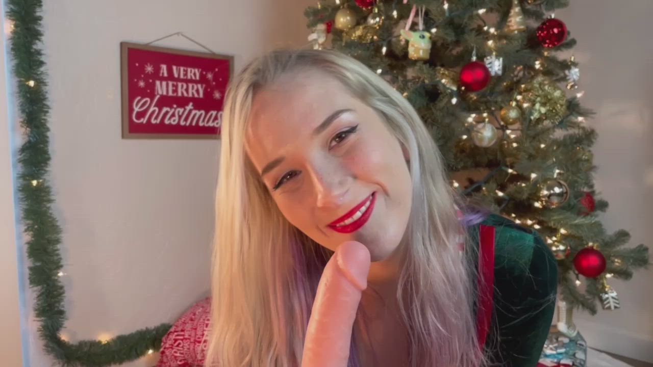 Cumming under the Christmas tree 🎄❤️