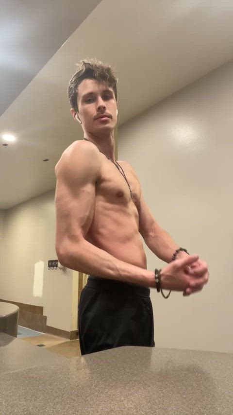 abs gym muscles onlyfans tease teasing flexing exposed-in-public gay-muscle onlyfans-creators