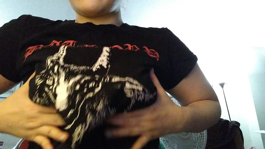 Metal shirt titty drop - Black Metal Ist Jiggly