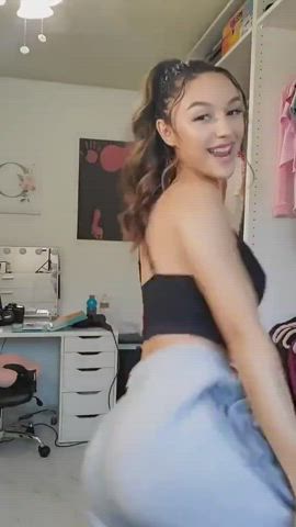 big tits cleavage tiktok clip