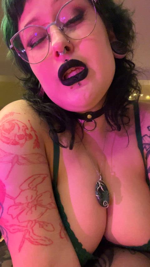 I'm just curious, goth girls with a fupa with a landing strip and a high sex drive