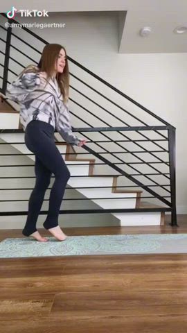 Dancing Flexible Tight Ass clip