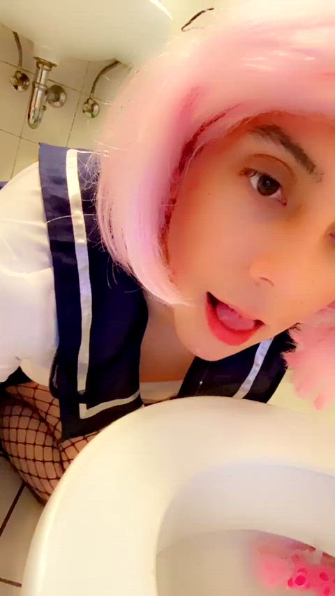 Licking cum off a toilet because someone on the internet told me to <3