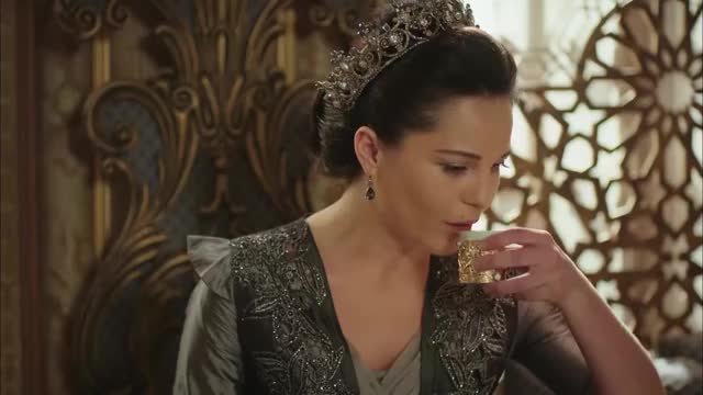 Muhteşem Yüzyıl: Kösem 16.Bölüm | Handan Sultan drinking