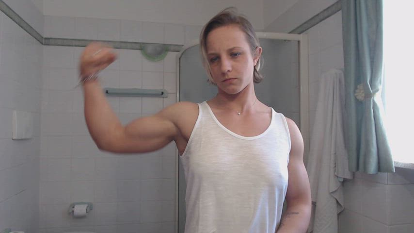 muscles muscular girl muscular milf fit-girls clip