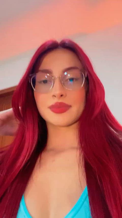 glasses red hair redhead fit-girls girls-with-glasses latinas selfies clip