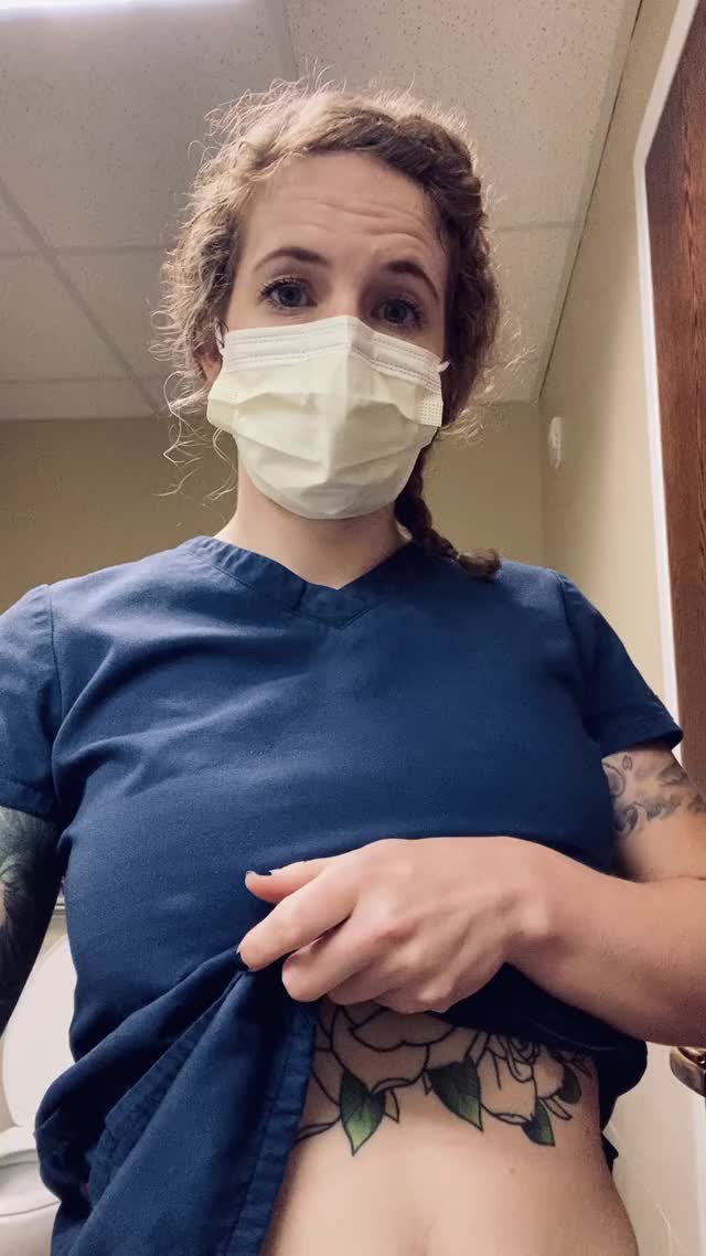 Nurse Luna titty drop today at work [f]?
