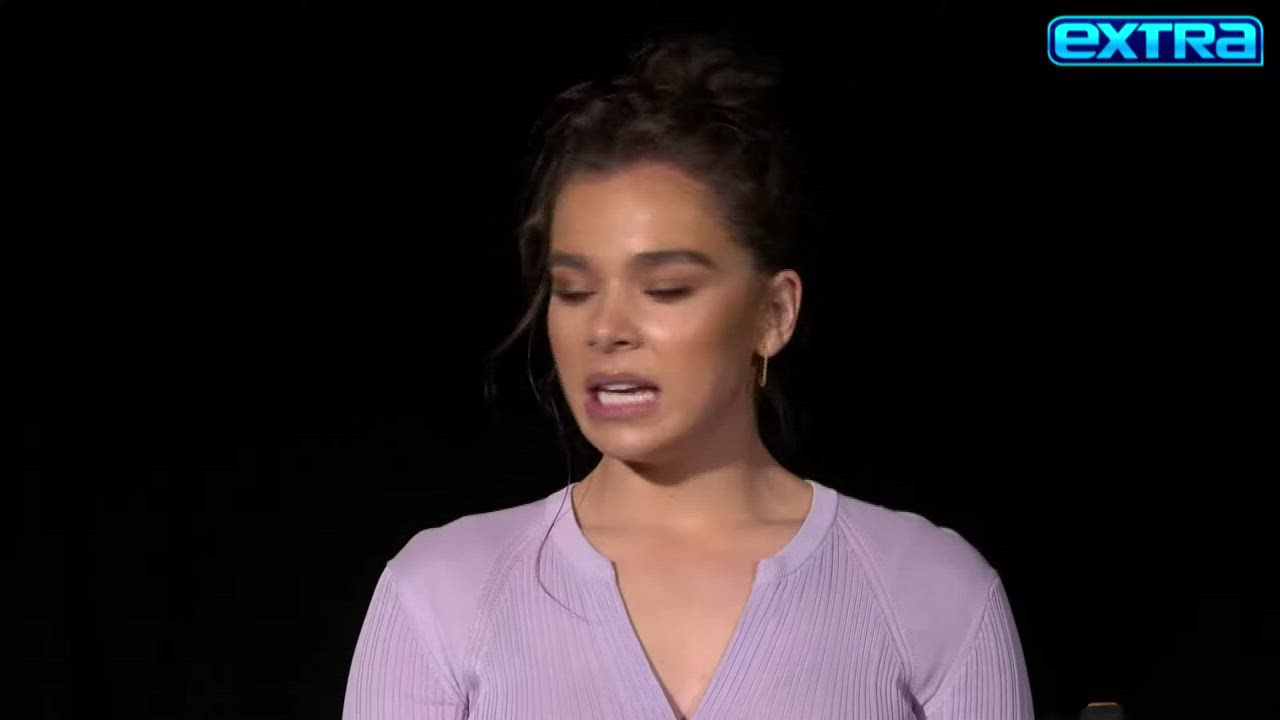 American Brunette Hailee Steinfeld clip