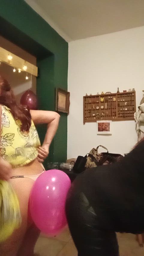 ass balloons brunette homemade clip