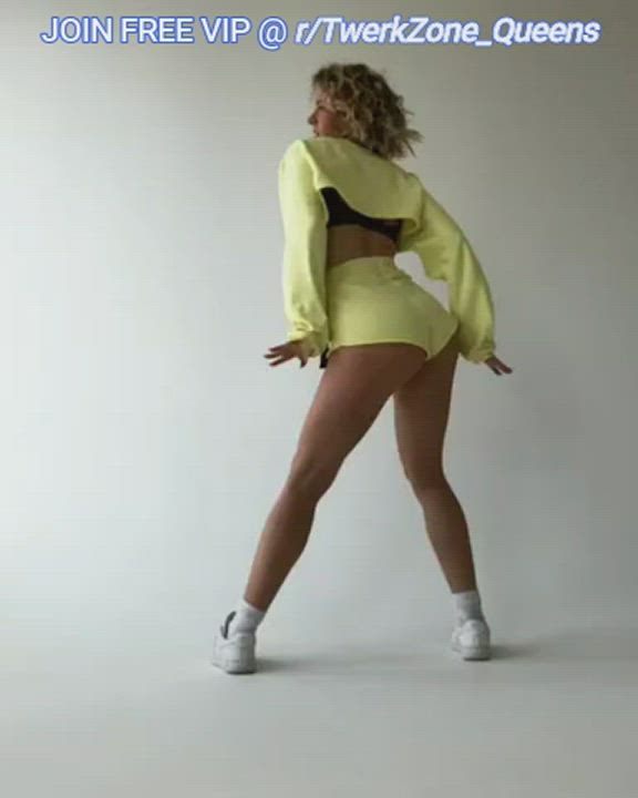 Ass Clapping Ass Spread Twerking clip