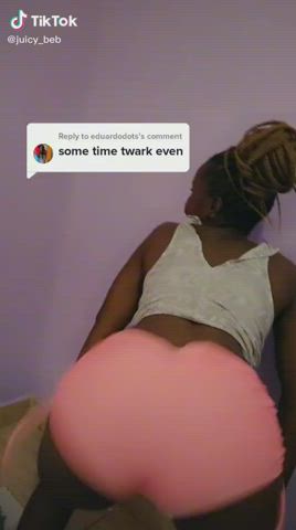 Ebony Shorts TikTok Twerking clip