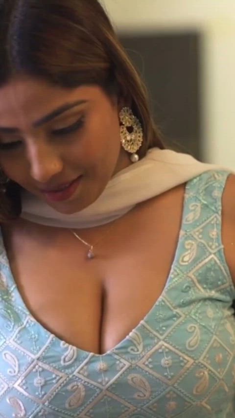 aunty bhabi big tits cleavage desi indian seducing seduction tit worship r/titsworship