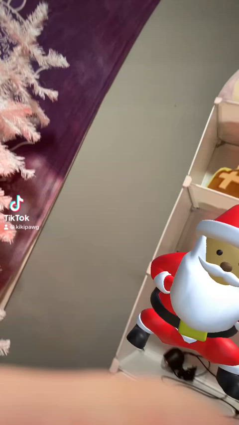 tiktok dancing christmas clip