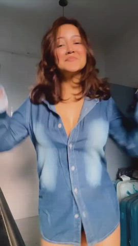 braless dancing thighs clip