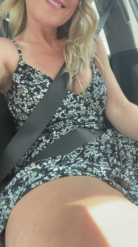 Texan milf pussy should always be eaten anywhere…even if it’s in the parking