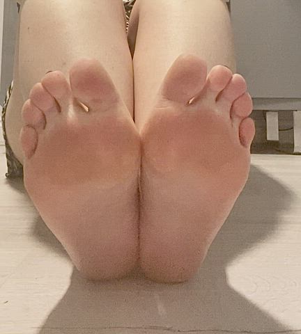 Fresh pedicure; newly-painted toes and the softest soles 💜🦶🏻