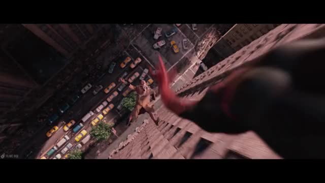 Spider-Man vs. Dr Octopus Bank Fight | Spider-Man 2 (2004) Movie Clip