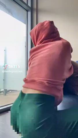Twerking Pixelated Beta Porn by Goddess Chloe.