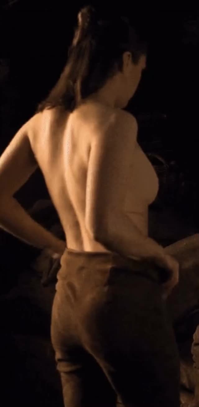 Maisie Williams getting ready for the nut