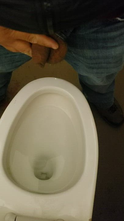 Amateur Peeing Pissing Solo Uncut clip