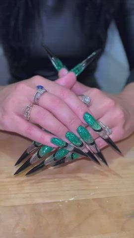 Video of my long green claws