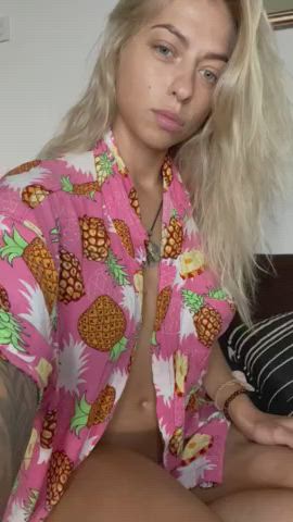 Blonde Smile Solo clip