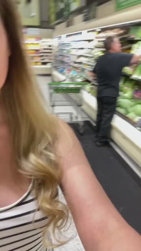 flashing grocery store natural tits amateur-girls being-ignored exposed-in-public